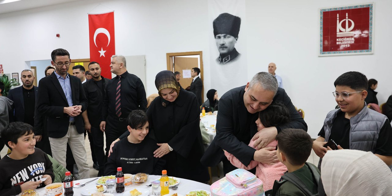 Keçiören’de Kimse Yatağa Aç Girmeyecek! Mesut Özarslan Yetim ve Öksüz Çocuklarla Gönül Sofrasında!