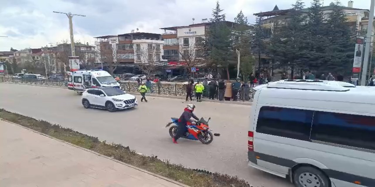Motosiklet Yayaya Çarptı: 1 Ölü, 1 Yaralı! Elazığ Şehit Korgeneral Hulusi Sayın Caddesi Karıştı!