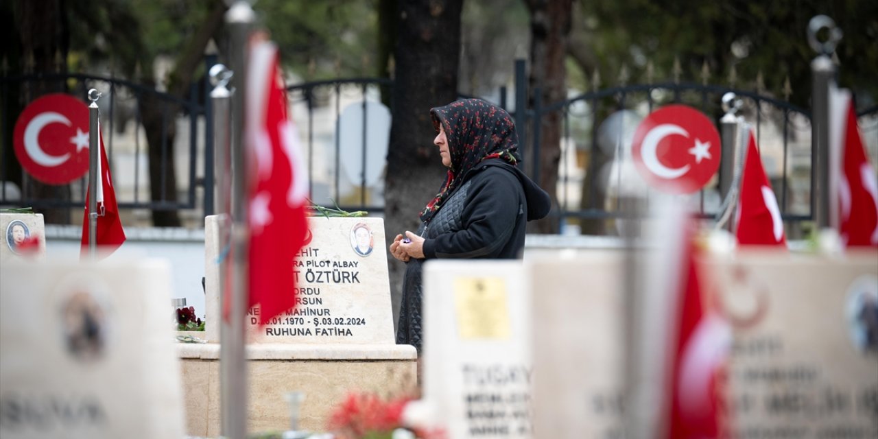 Ankaralılar Kabir Ziyaretine Koştu: Karşıyaka Mezarlığı’nda Adım Atacak Yer Kalmadı!