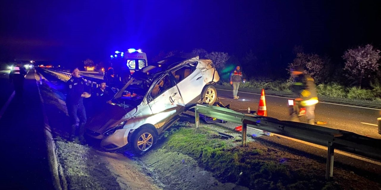 Eskişehir-Polatlı Yolunda Can Pazarı: SUV Araç Bariyere Saplandı... 2 Ölü 4 Yaralı.