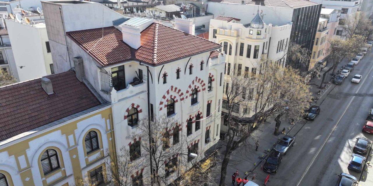 Ulus’a Altın Dokunuş! 25’i Tescilli 121 Bina Restore Edildi... Anafartalar Caddesi’ni Görenler Tanıyamadı!