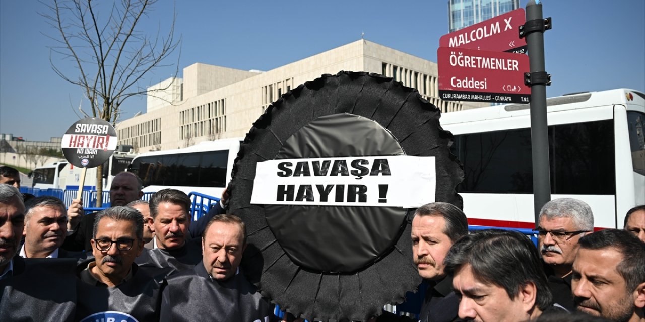 Ankara’da Siyah Çelenkli Protesto: Memur-Sen’den ABD Büyükelçiliği Önünde Sert İran Tepkisi!