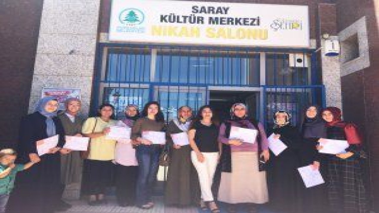 Pursaklar Belediyesi Saray Hanım Evindeki dikiş nakış ve çocuk gelişimi kursuna katılan 56 hanım, eğitimlerini tamamlayarak sertifika aldı
