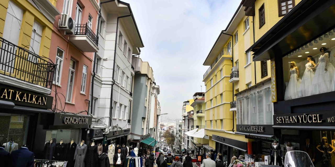 Ulus'ta Şok Eden Dönüşüm: ABB Çıkrıkçılar Yokuşu'nu Baştan Sona Yeniledi... Tabela Kirliliği Bitti!