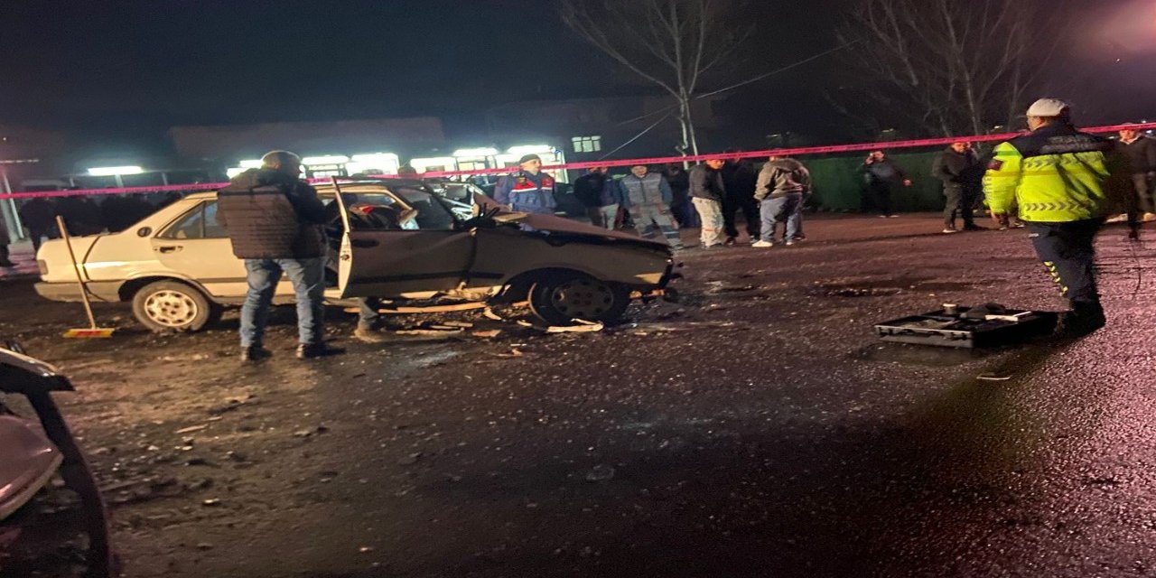 Zonguldak'ta İşçi Servisi Kazası: Araçlar Kafa Kafaya Çarpıştı... 12 Kişi Yarala!