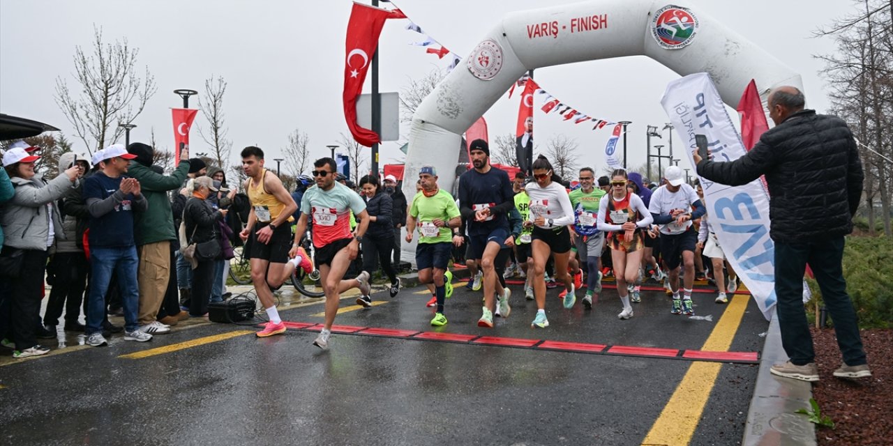 Ankara Doğal Yaşam Parkı'nda Tıp Bayramı Coşkusu! 400 Sporcu Yağmura Rağmen Koştu... 5 Bin Metre