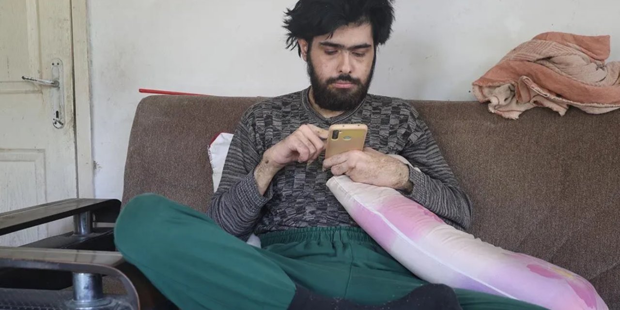 Duş Aldı, Tıraş Oldu, Hayata Döndü! 3 Yıl Sonra Dışarı Çıktı! Barış Özbay’ın Hikâyesi Türkiye’yi Duygulandırdı!