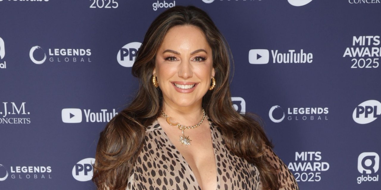 Ünlü Sunucudan Dikkat Çeken Paylaşım! Kilo Tartışmalarına Nokta Koydu! Tatilde Kıvrımlarını Sergiledi!