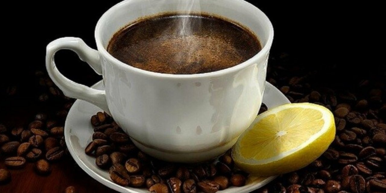 Yeni Zayıflama Trendi! Türk Kahvesine Limon Sıkmak Yağ Yaktırır mı? Herkes Bu Yöntemi Deniyor!