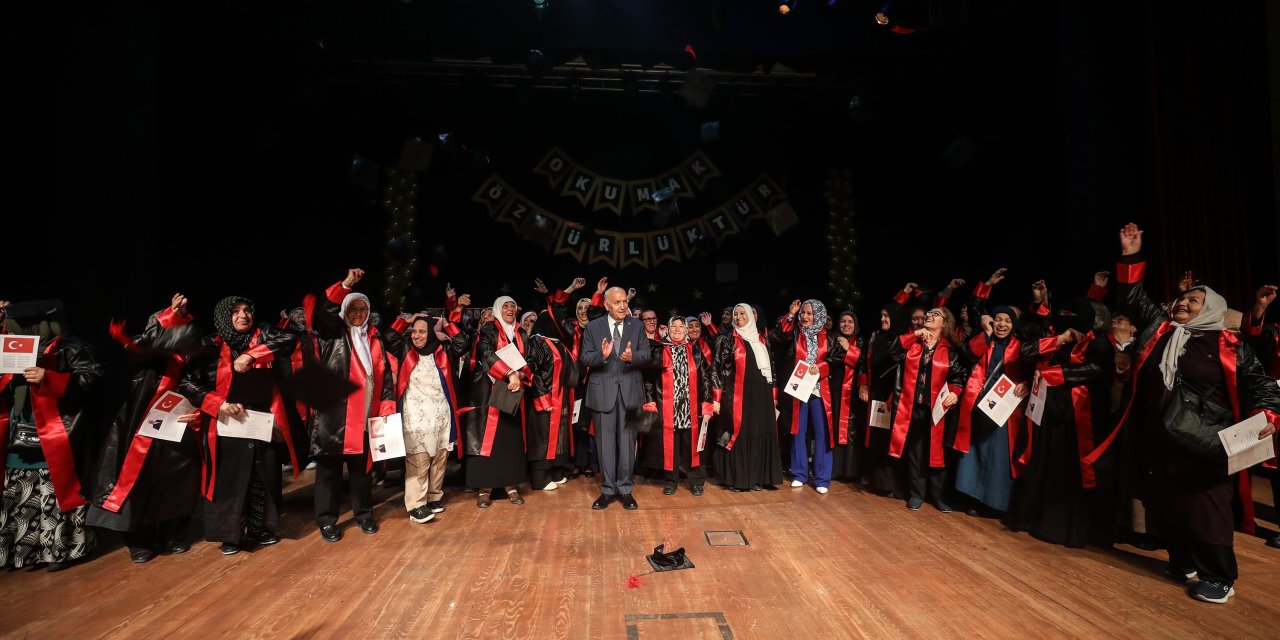 Yenimahalle’de Azmin Zaferi: 8 Bin Kadın Okuma Yazma Öğrenip Kep Attı!