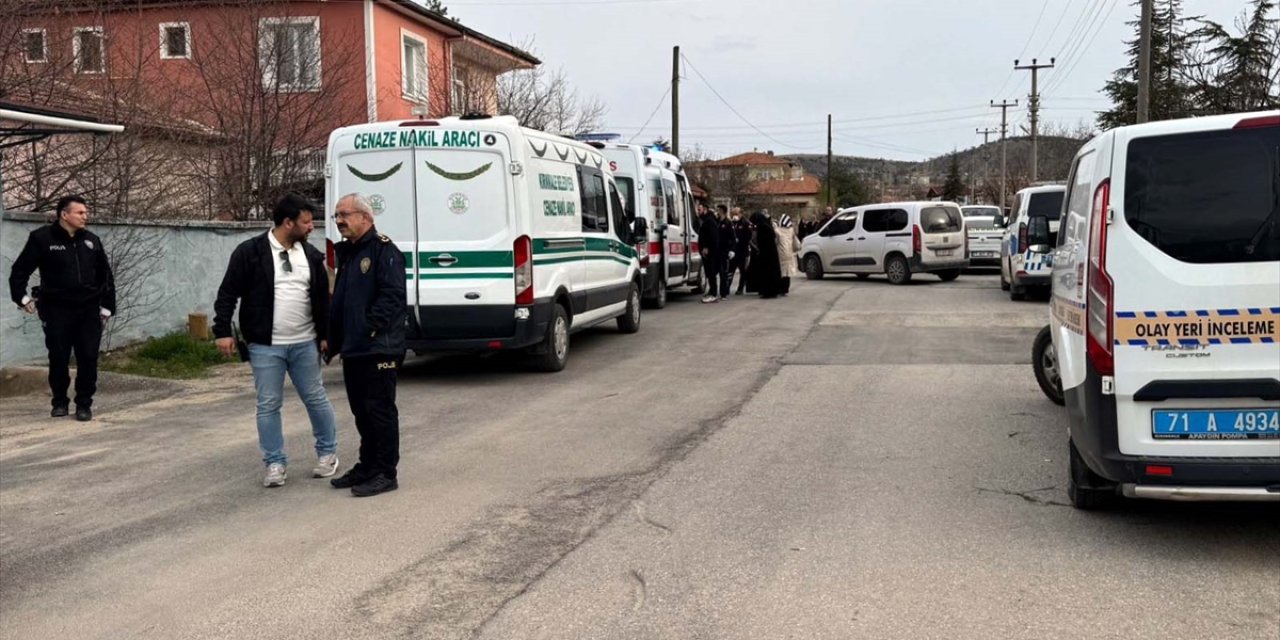 Kırıkkale’de Evlat Dehşeti! İki Kardeş Öz Babalarını Bıçak ve Nacakla Öldürdü