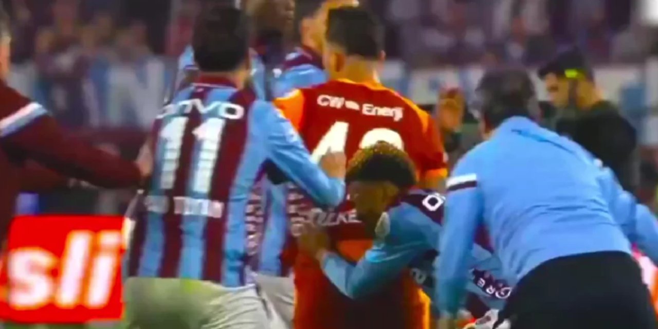 Galatasaray-Trabzonspor Derbisi Sonunda Neden Kavga Çıktı! Abdülkerim Bardakçı İle Kavga Eden Trabzonsporlu Futbolcu Kim?