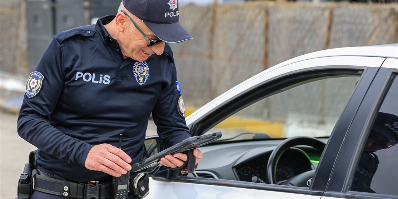 Sigarayı Çöpe Attı, Madalyaları Topladı! Polis Osman Sucuoğlu’nun İlham Veren Hikayesi...