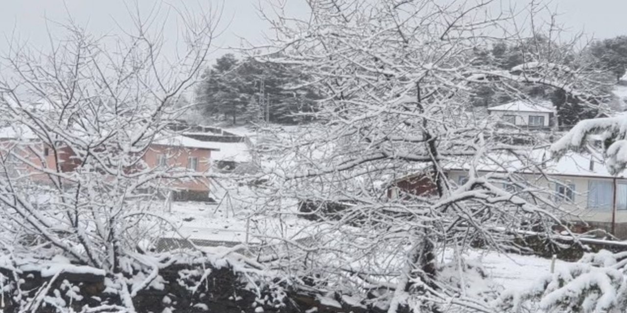 Ankara’ya Kar Yağdı! Sabah Uyandılar ve Şok Oldular! Ankara’da Nisan’da Kar Yağdı!