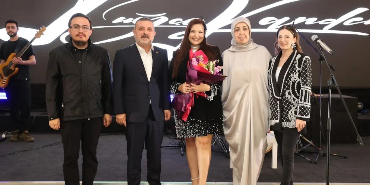 Annelere Büyük Jest: Sincan’da Unutulmaz Geceye Tuğçe Kandemir Damgası