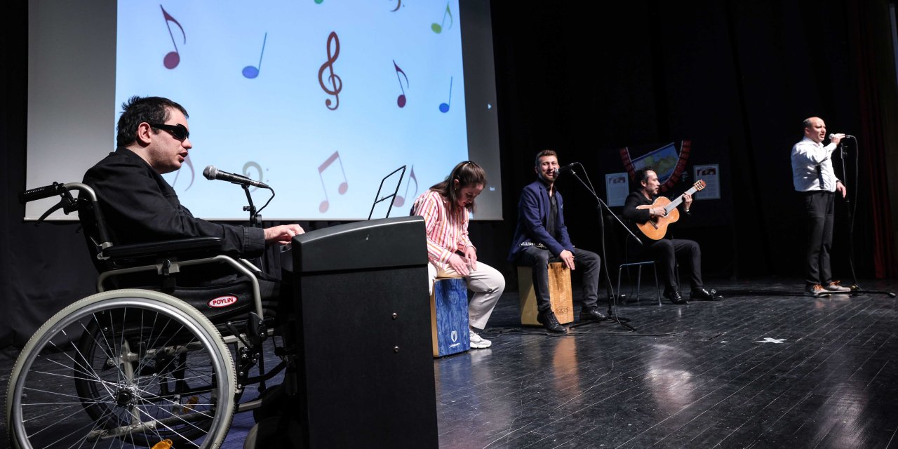 Hababam Sınıfı’ndan Pop Konserine: Çankaya’nın Özel Gençleri Ayakta Alkışlandı