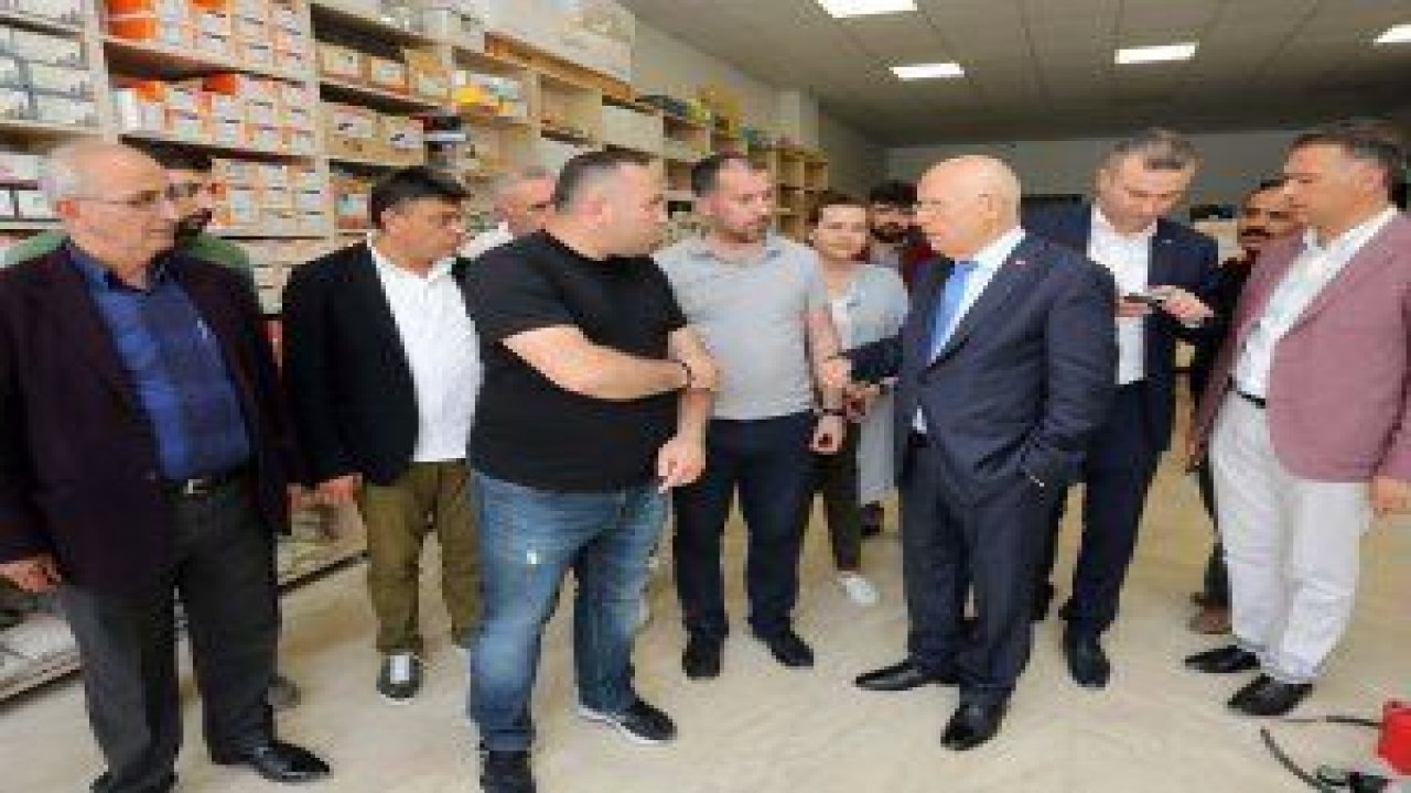 Fethi Yaşar, İvedik Organize Sanayi esnafını yaşadıkları sel felaketi sonrası ziyaret etti