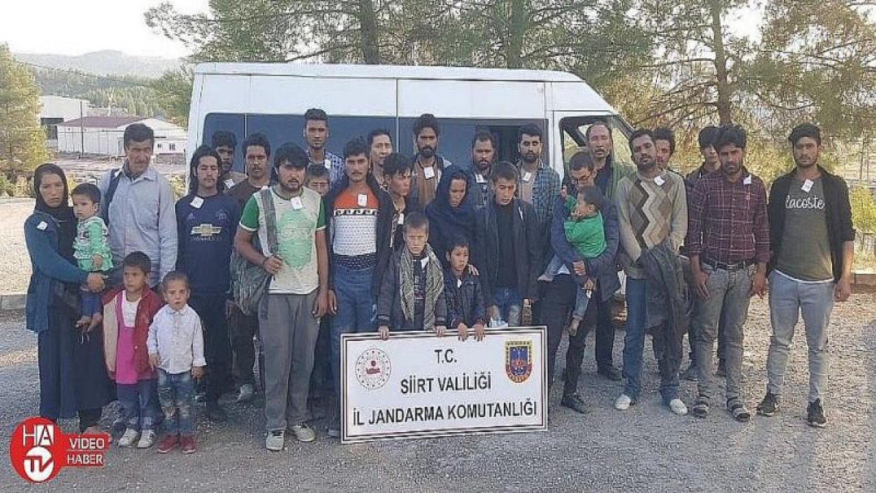 Dur ihtarına uymayarak kaçan araçtan 32 düzensiz göçmen çıktı