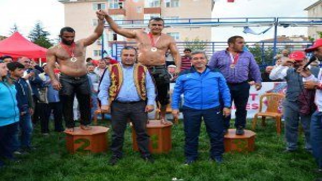 Pursaklar 4. Yağlı Pehlivan Güreşleri’nde Başpehlivan Servet Bulut oldu