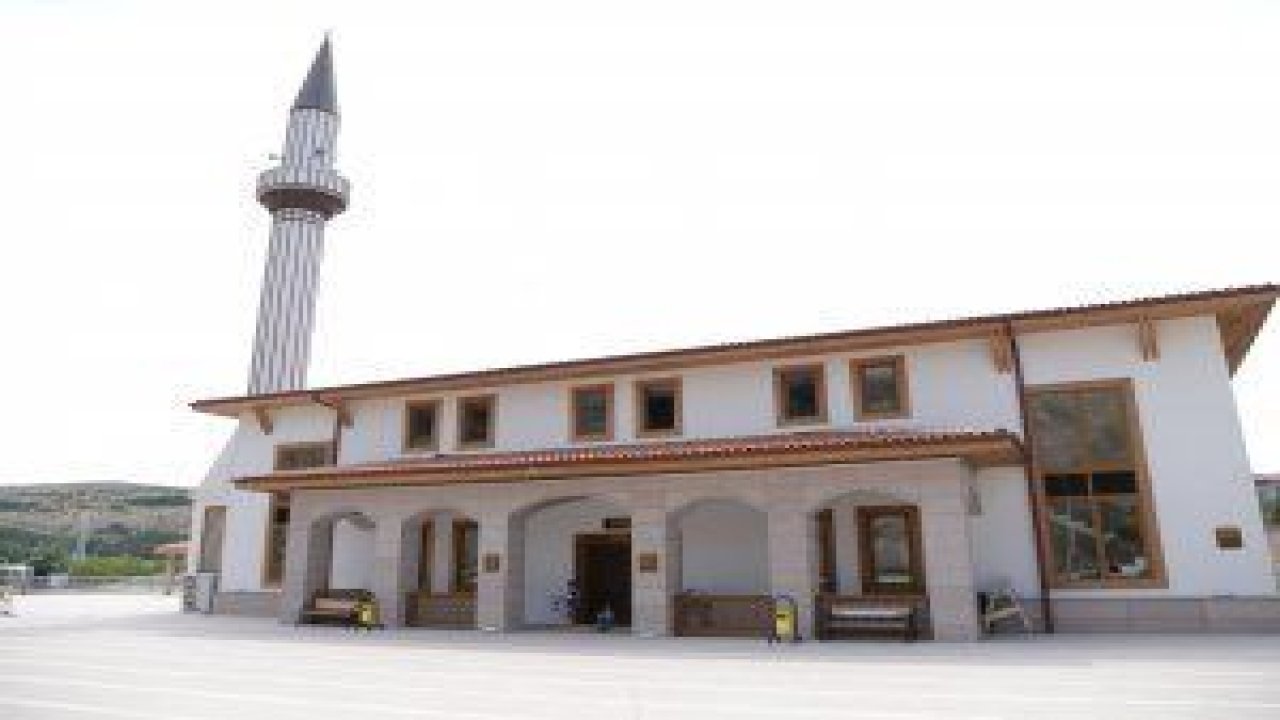 Selçuklu Türk mimari tasarım unsurları ile inşa edilen Şehitlik Camii ibadete açıldı