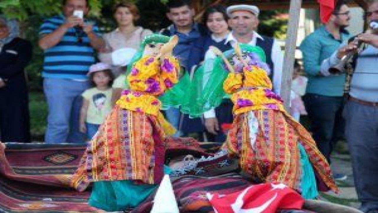 “Kaşık Kukla Sanatçısı Mehmet Gümüş” Altınköy ziyaretçilerine kukla gösterisi yaptı