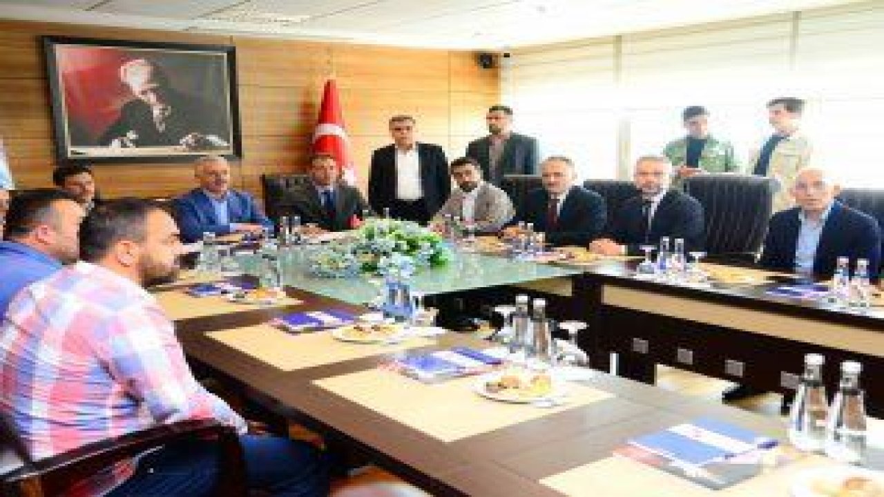 Ahmet Arslan ve Lokman Ertürk Ankara Lojistik Üssü’nde kamyoncularla bir araya geldi