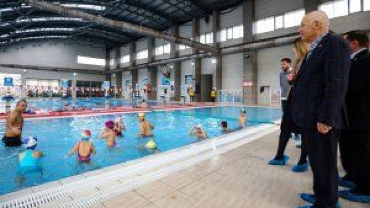 “Yüzme Bilmeyen Kalmasın” projesi Bülent Ecevit Yüzme Havuzu’nda start aldı