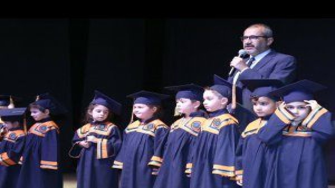 Çankaya Belediyesi Gündüz Bakımevlerinde eğitim gören minikler mezuniyet ve yılsonu gösterisi heyecanını bir arada yaşadı