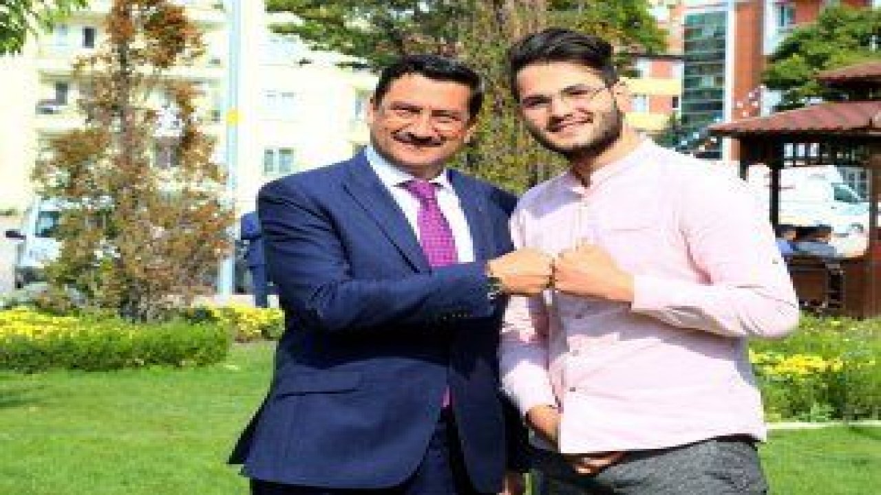 Mustafa Ak, Dünya Gençler Kick Boks Şampiyonası'nda dünya üçüncüsü olan Hacı İbrahim Özkul ile görüştü