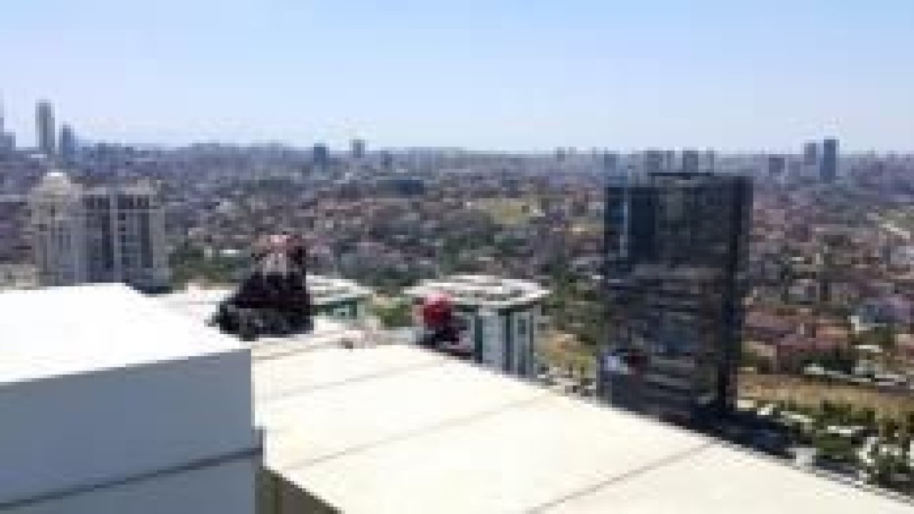 Örümcek adamların gökdelen eğlencesi