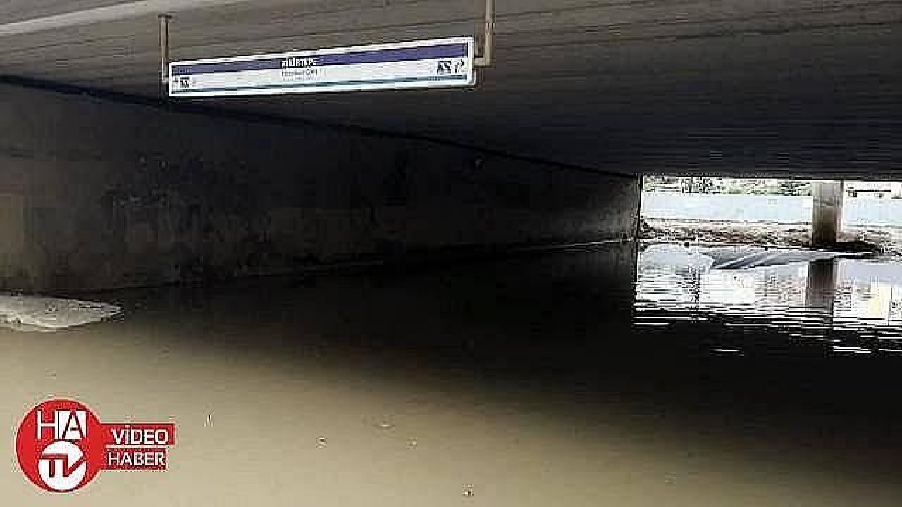 Fikirtepe’de metrobüs alt geçidinde su baskını