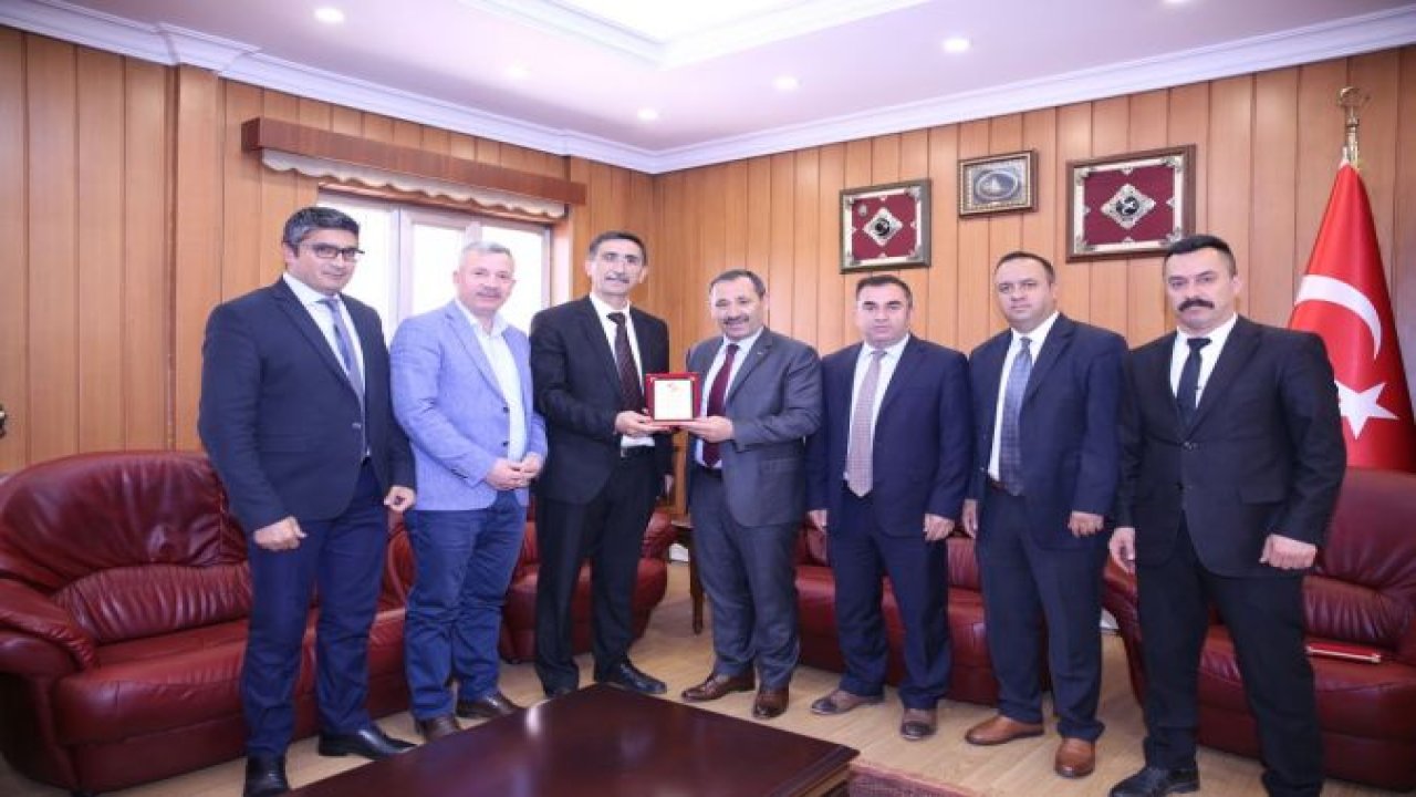 Başkan Demirel'e Amatör Spor'a Katkı Plaketi