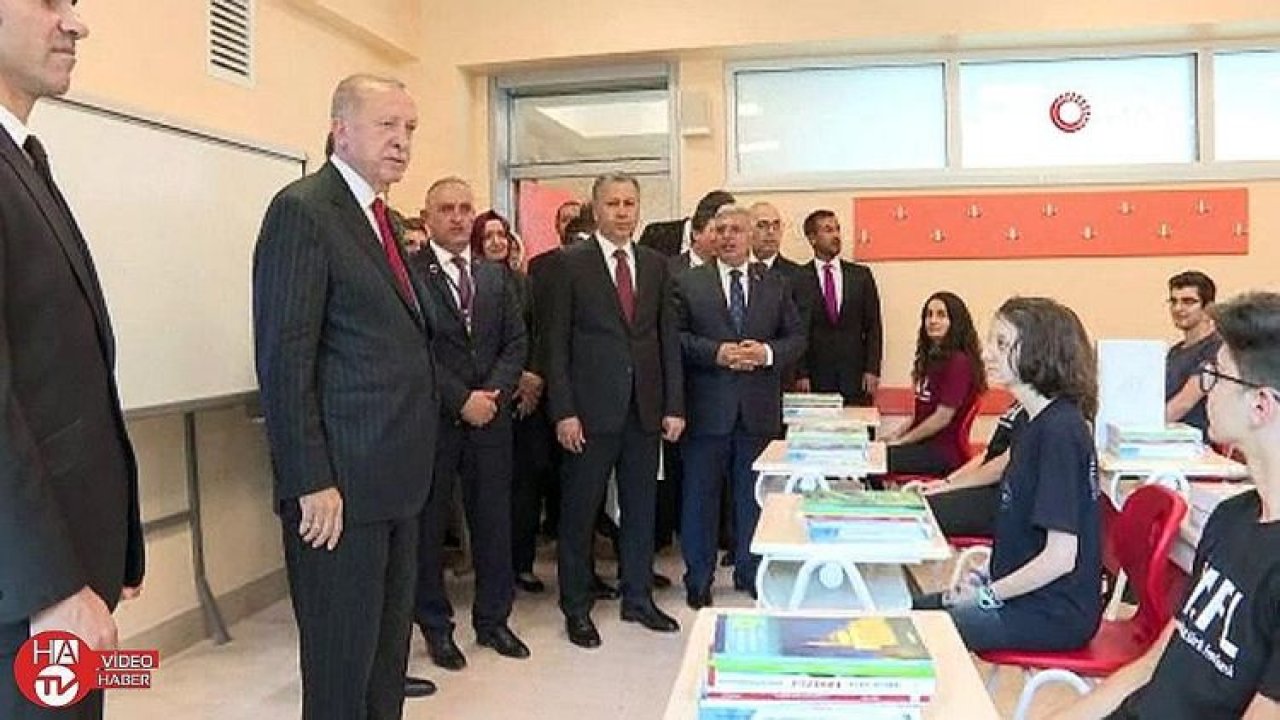 Cumhurbaşkanı Erdoğan, Atatürk Fen Lisesinde öğrencilerle bir araya geldi