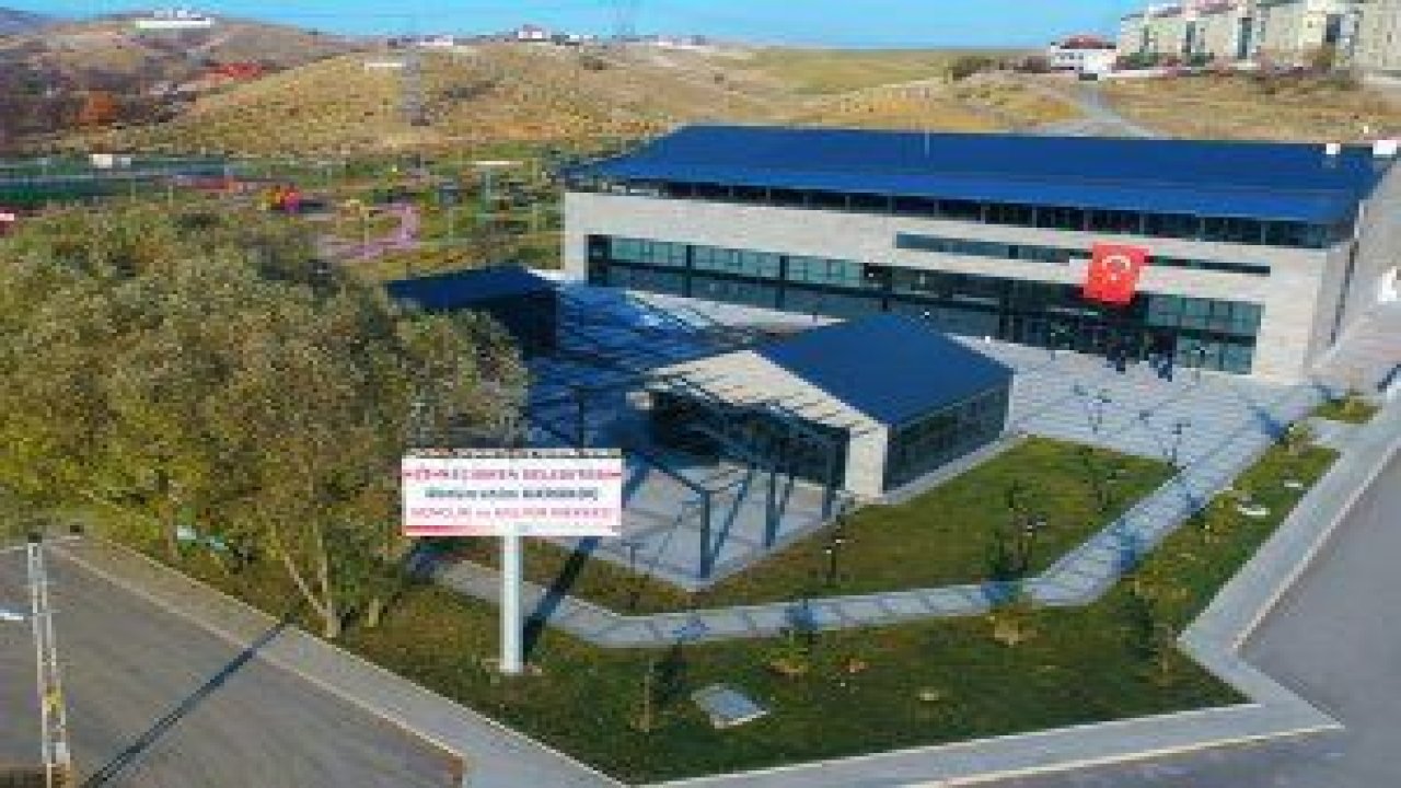 Bağlum'un ilk kültür merkezi olma özelliğini taşıyan Abdurrahim Karakoç Kültür, Spor ve Gençlik Merkezi, gençlerin yeni adresi oldu