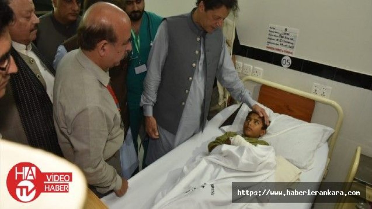 Pakistan Başbakanı Han, deprem bölgesini ziyaret etti