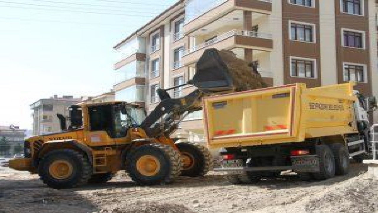 Beypazarı'nda alt yapı çalışmaları ve yol üstü çalışmaları tüm hızı ile devam ediyor