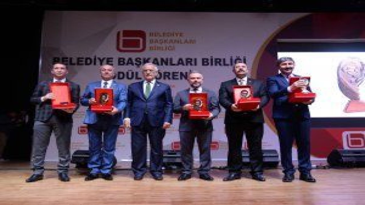 Başkan Ertürk, Türkiye'nin ve İç Anadolu'nun en beğenilen büyükşehir ilçe belediye başkanı seçildi