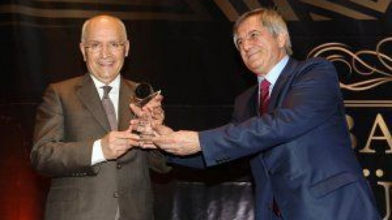Başkan Yaşar'a, BAŞKON'dan ödül