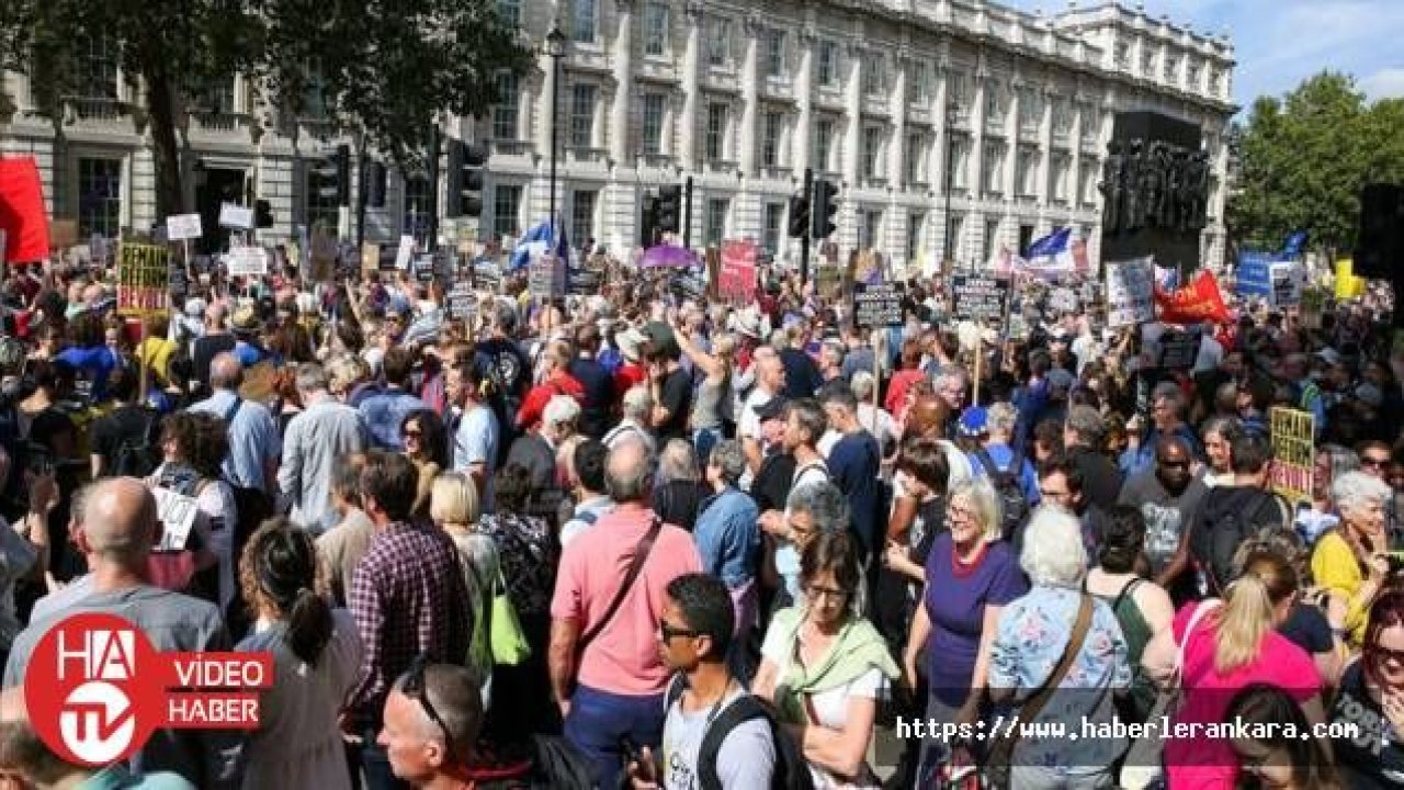 İngiltere'de parlamentoyu tatil kararı protesto edildi