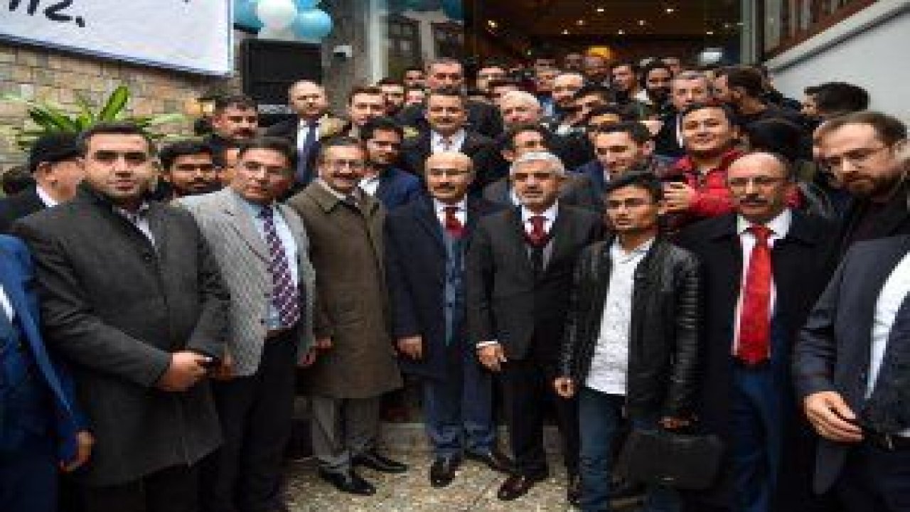 Tarım ve Orman Bakanı Bekir Pakdemirli Hamamönü'nde Kitap Kafe'nin açılışını yaptı