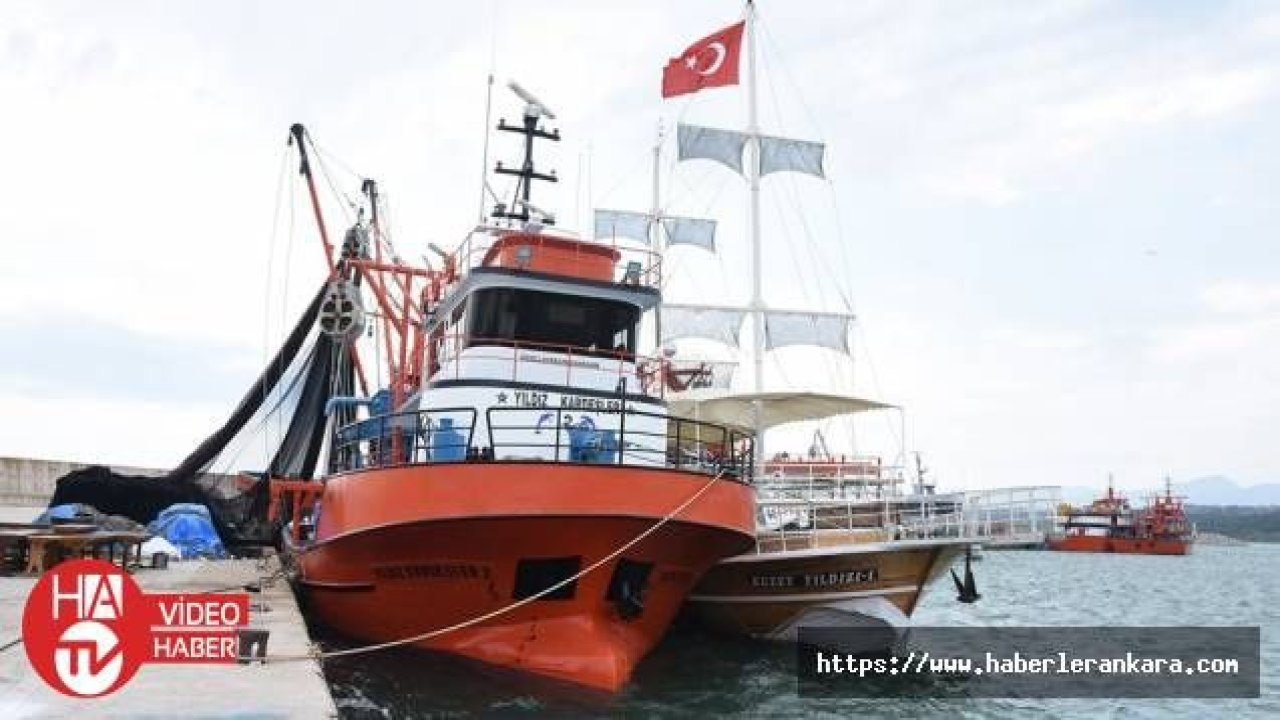 Sinop’ta karaya oturan tekne kurtarıldı