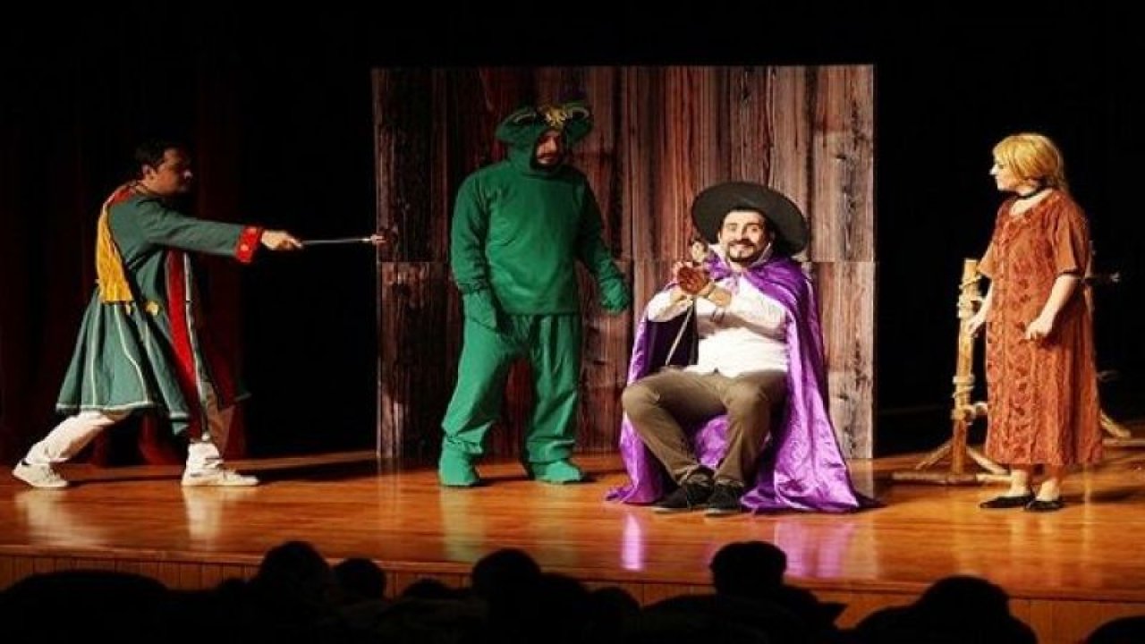 Dört Mevsim Tiyatro Salonu’nda Küçük Prens Masal Gezegeninde” adlı oyun sergilendi