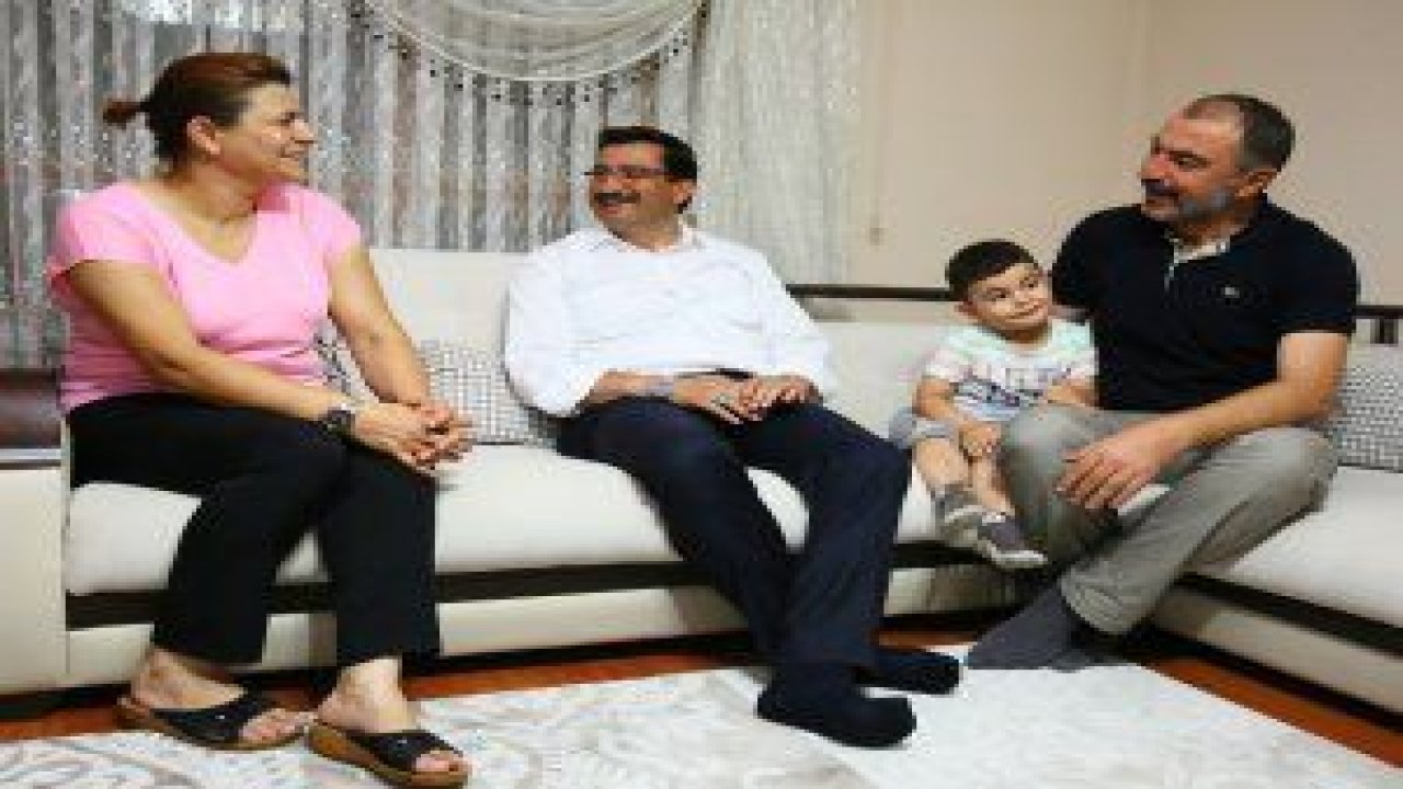 Keçiören Belediye Başkanı Mustafa Ak'tan 15 Temmuz gazisine ziyaret