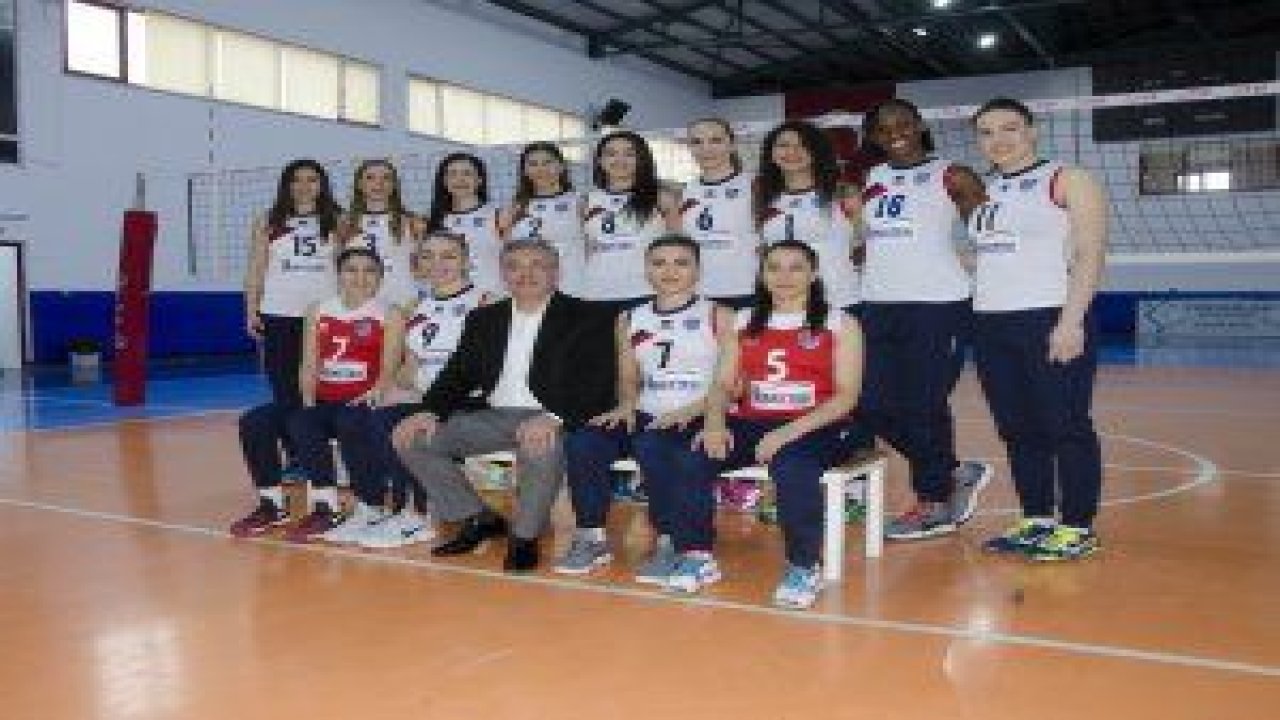 Pursaklar Voleybol İhtisas Takımı 20. Hafta Samsun Büyükşehir Belediyesi Anakent’i 3-2’lik skorla mağlup edip hanesine iki puan yazdırdı