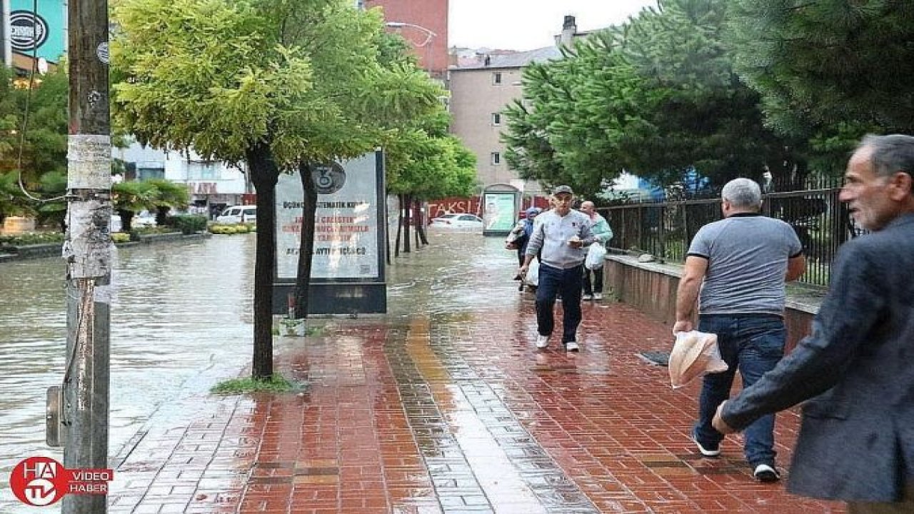 Zonguldak’ta kuvvetli yağış hayatı felç etti