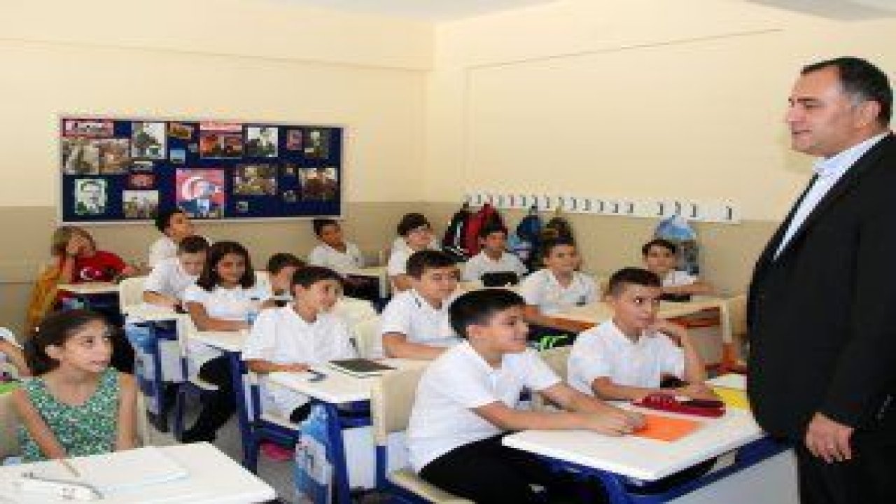 Başkan Taşdelen; 2017-2018 eğitim-öğretim yılının ilk gününde çocukların heyecanına ortağına ortak oldu