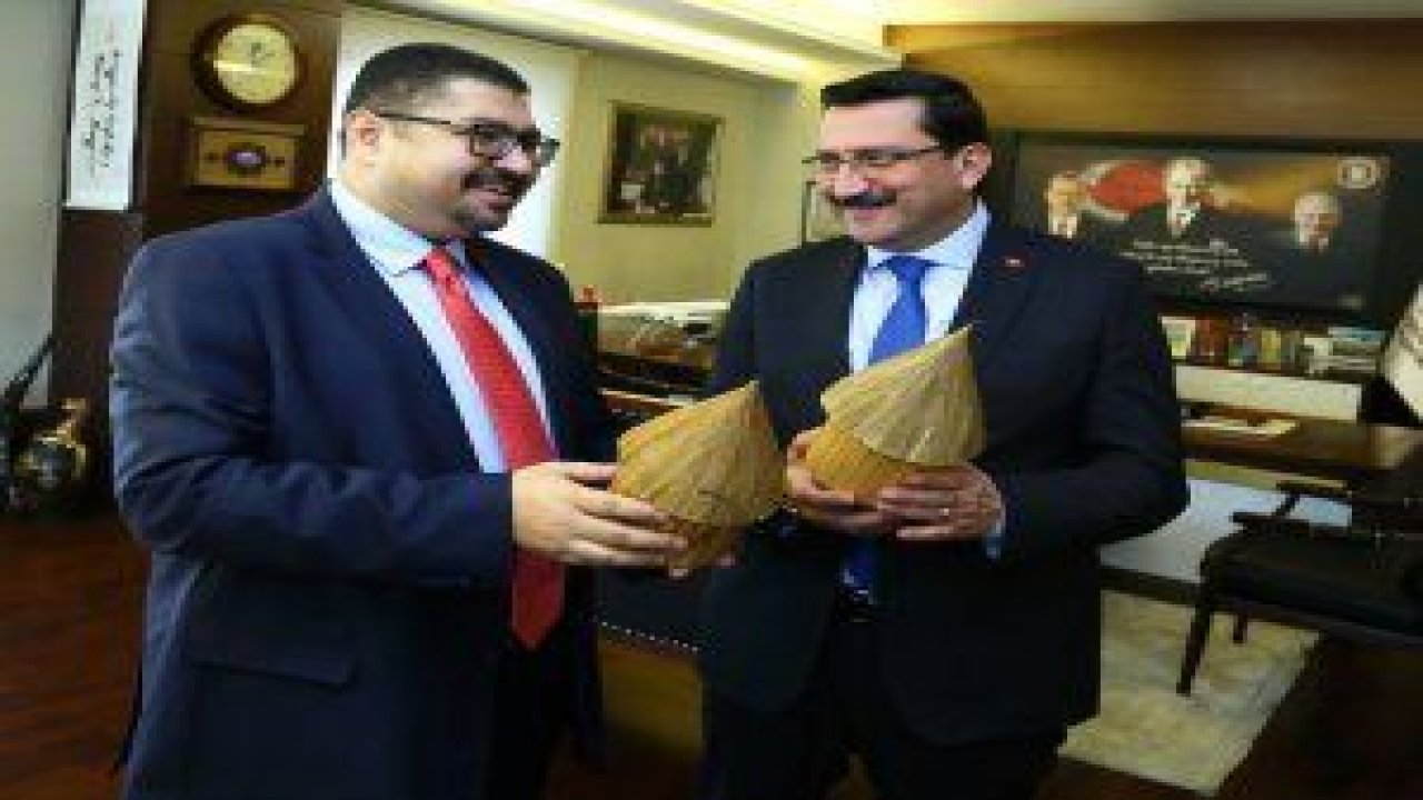 Sudan Ankara Büyükelçisi Yusuf Ahmet et- Tayib el- Kordofani, makamında ziyaret ettiği Keçiören Belediye Başkanı Mustafa Ak’ı Sudan’a davet etti