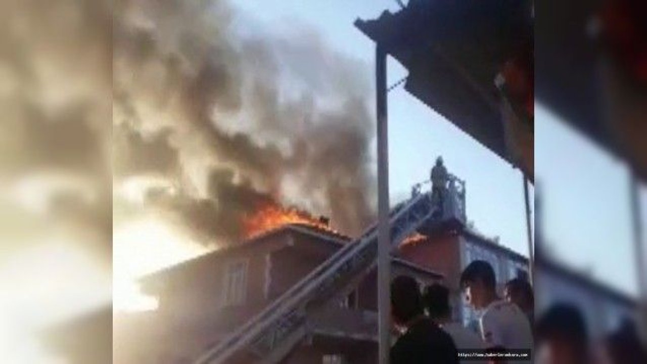 Sultanbeyli’de iki binanın çatısı alev alev yandı