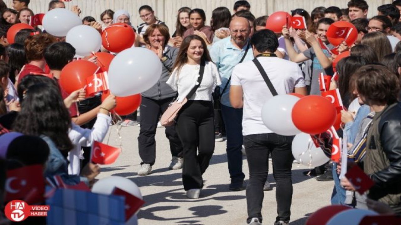 Suların "altın kızı" sınıf arkadaşlarına kavuştu