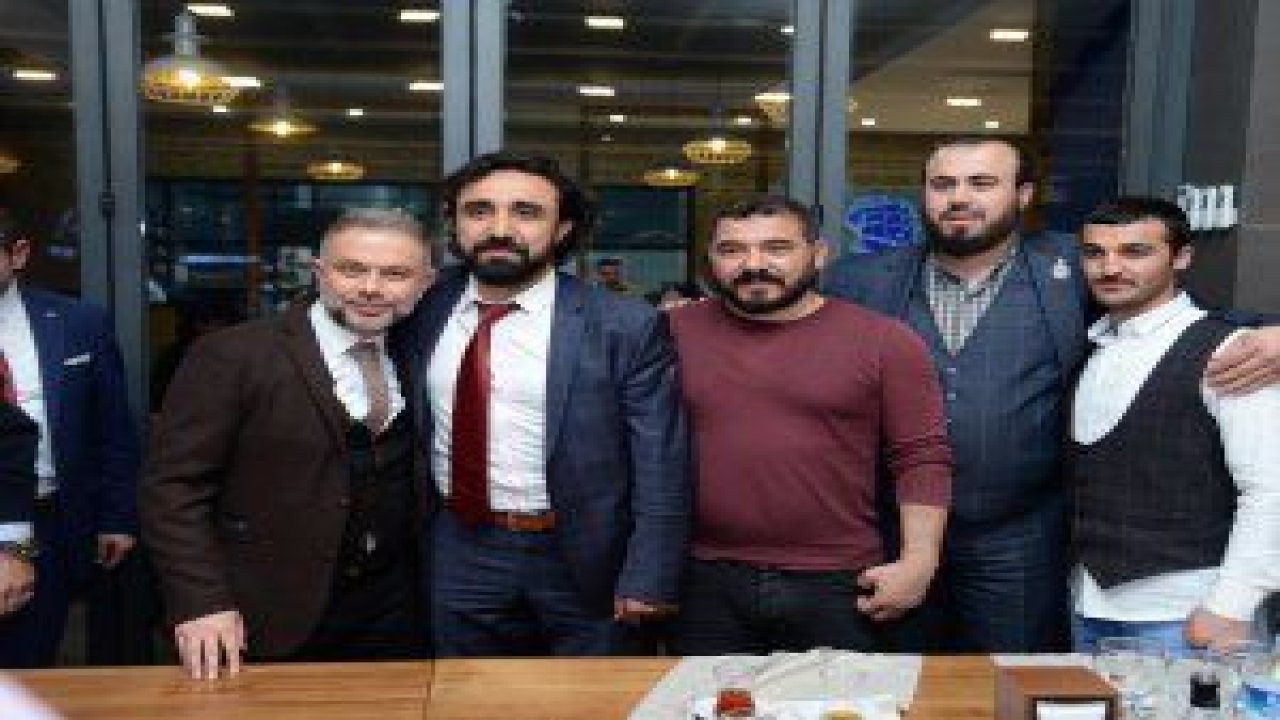 Kahramankazan Belediye Başkanı Lokman Ertürk, Ankara 15 Temmuz Şehit Yakınları ve Gaziler Platformu üyeleri ile bir araya geldi
